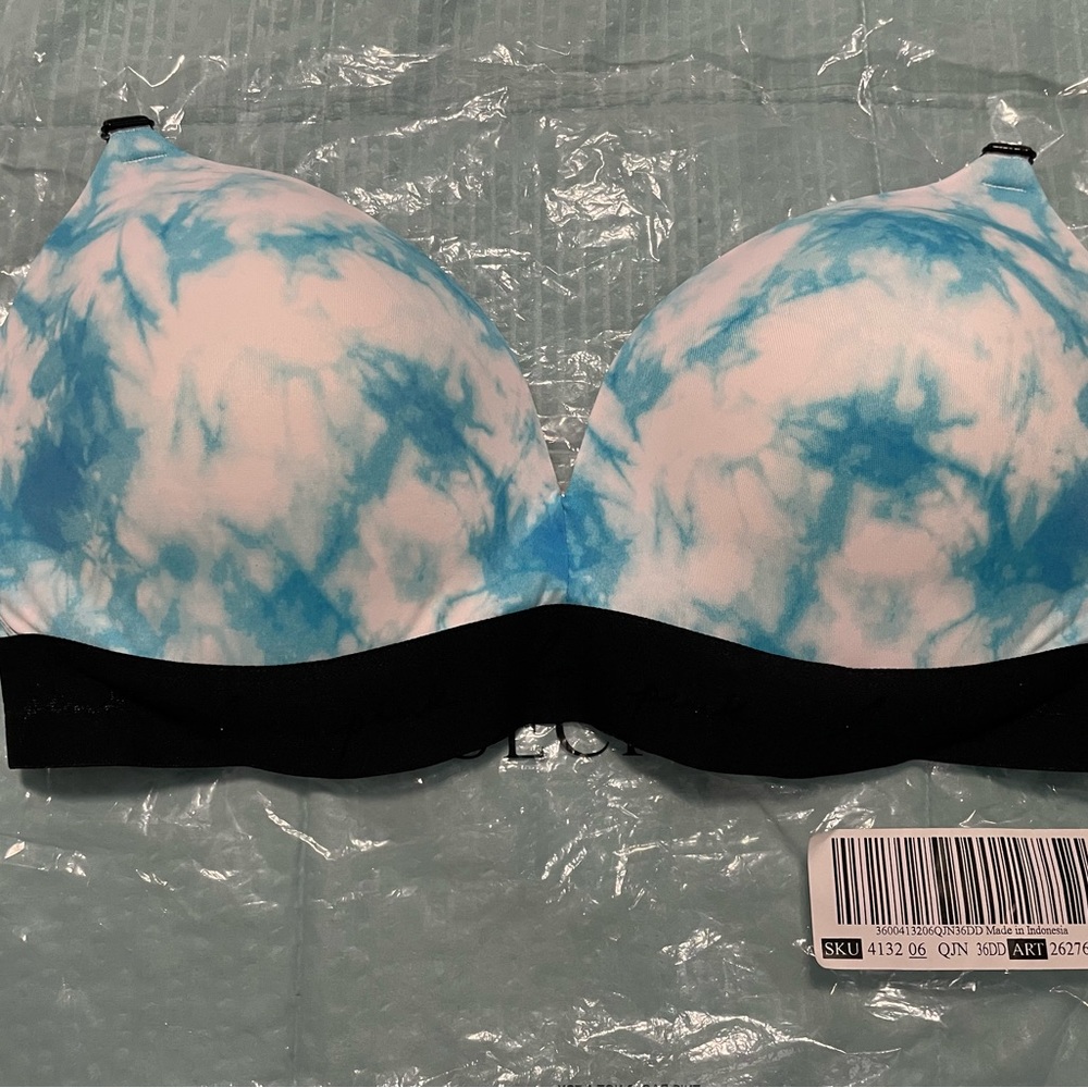 SOLD BNIB VS PINK Wear Everywhere Wireless Push-up Bra